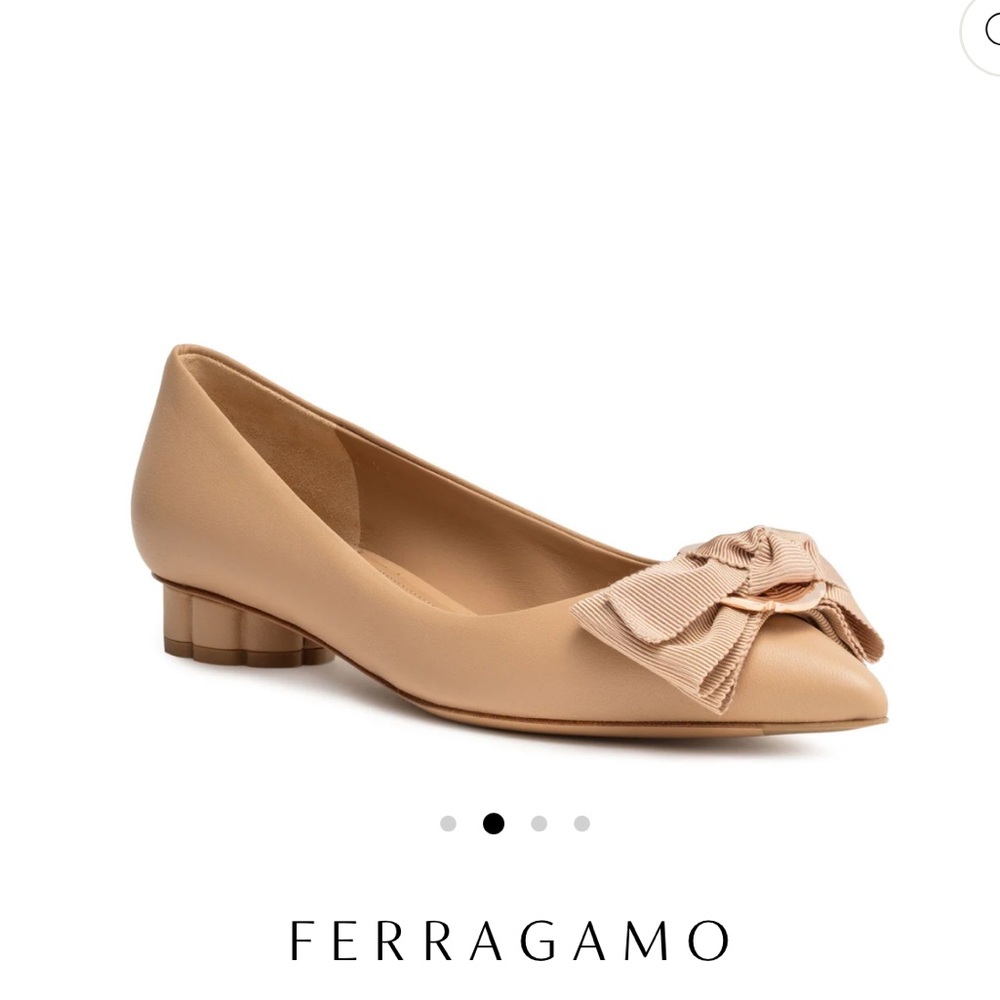 SALVATORE FERRAGAMO Talla 20 Beige Leather Pointed Flats Women's Size 9